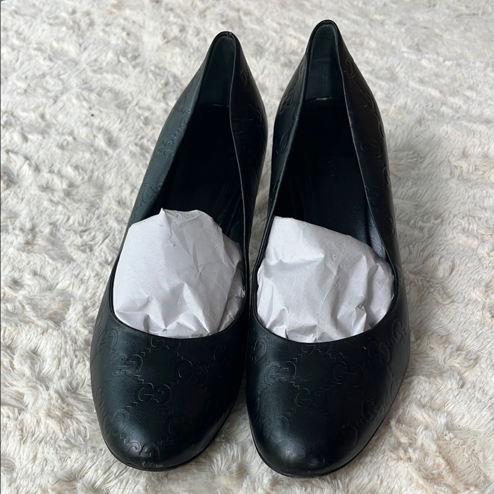 Gucci 39 1/2 C Black Embossed Leather Shoes Round Toe 👍 Low Heel Comfortable!